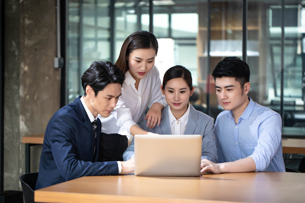 全面薪酬戰(zhàn)略實施：提升員工滿意度，提升企業(yè)績效